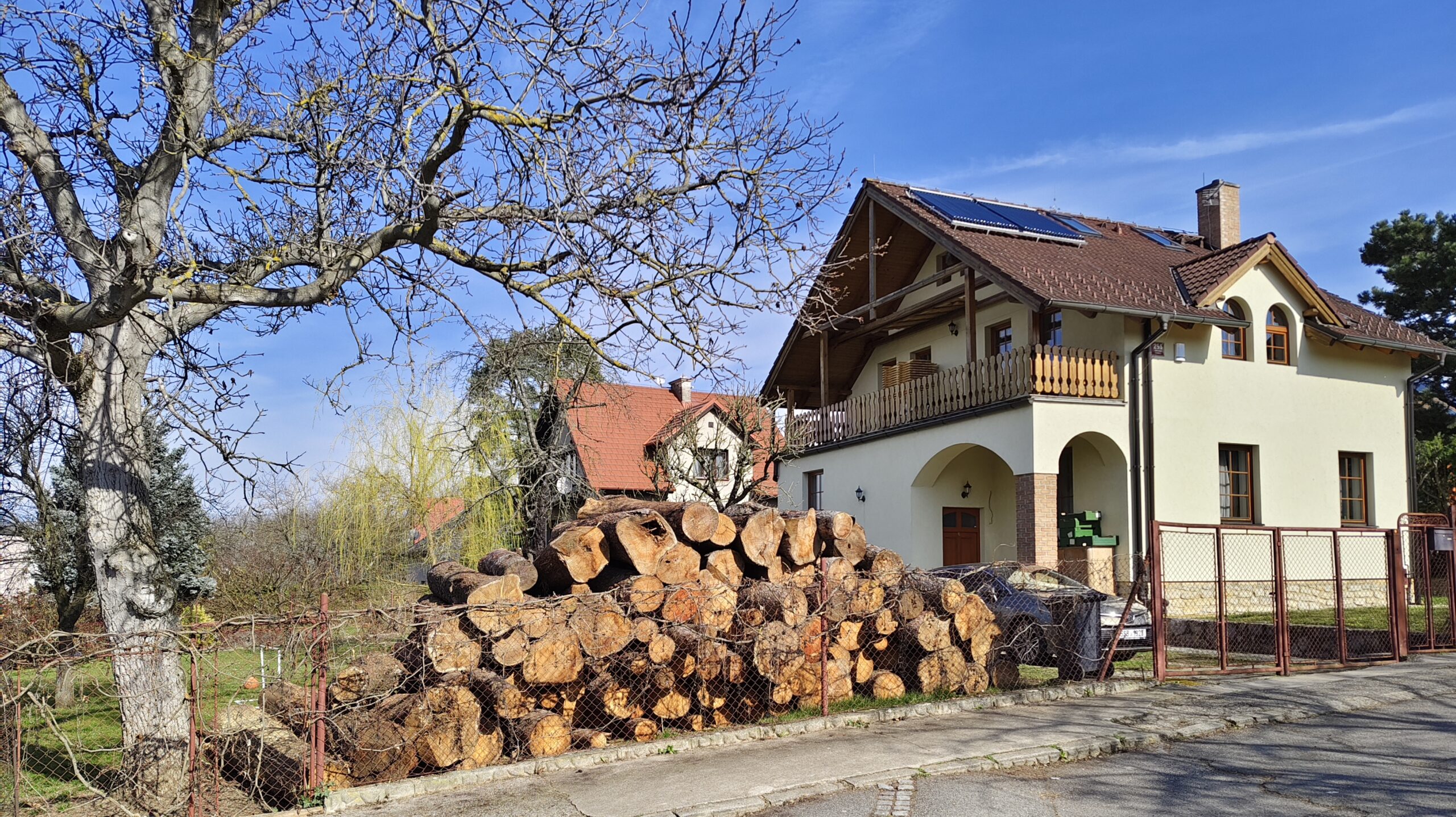 Freistehendes Wohnhaus als Motiv für Hausmeisterservice und Objektbetreuung